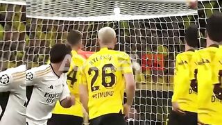 Penyelamatan Gila! Para Kiper Ini Bikin Semua Orang Tercengang!