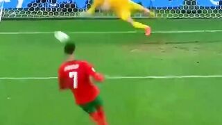 Gak ada yang lebih bikin semangat selain liat keluarga duduk di tribun dukung kamu! ????⚽️
