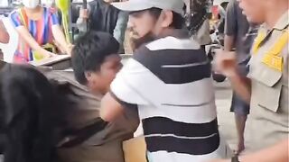 Pria Tuna Netra Di Aniaya Oleh Petugas Di Siantar