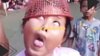 ???? Liat ekspresi anak ini waktu lomba 17-an, bikin ngakak!