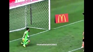 Jadi kiper susah juga ya