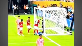 Liciknya kiper Al Ahli buat Messi gagal cetak gol