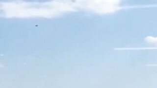 saling serang iran ama israel nih ????????