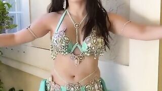 Full hot full garam girl video like subscribe my