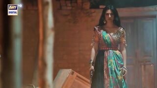 sarah khan kay baba nay jusko zeher day diya