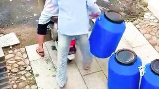 Tutor bawa barang