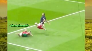 Saat kamu melihat dia di lapangan... Satu hal yang bisa kamu lakukan: berdoa ???? #LionelMessi #TheGOAT