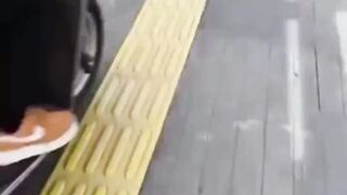 Video Viral Pemotor Gunakan Trotoar di MH Thamrin, Abaikan Hak Pejalan Kaki