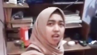 Demi Gengsi!! Mau Jalan Jalan Ke Bali Wisuda Menuntut Orang Tua Gadaikan Rumah