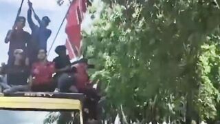 Video Pasca Rebutan Pulau, Bendera Bulan Bintang dan Sepanduk Referendum Warnai Aksi Masyarakat Aceh