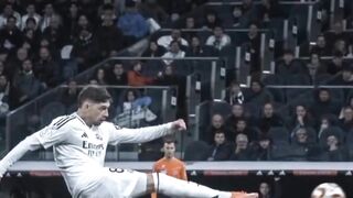 Para korban tendangan roket Valverde ????