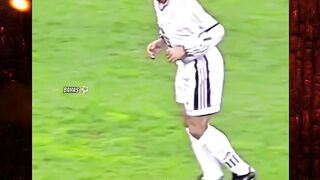 hanya buffon yang bisa menahan tendangan roberto carlos (?) #reels #buffon #infobola #bolaviral
