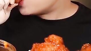 MUKBANG_SATISFYING_BIG_BITE__Spicy_cheesy_chicken_????