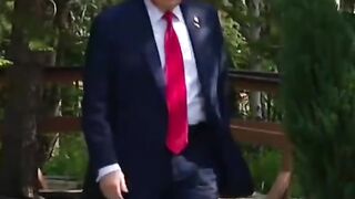 ПРЕЗИДЕНТЪТ  ТРЪМП ИЗБЯГА