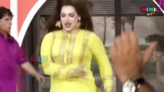 Pakistani Girl Mehak Noor Mujra Dance