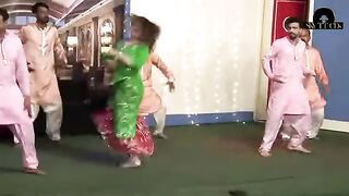 Pakistani Girl Nayab Khan Dance