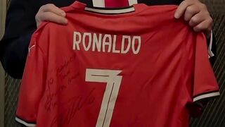 Pesan damai Ronaldo dari baju Portugal ????????