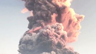 Asap Vulkanik Gunung Berapi Lewatobi NTT ????????