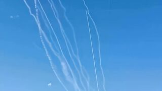 Striking Footage: Iran's Ballistic Missile Attack on Tel Aviv, Israel (Breaking News)
