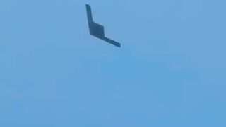 B-2 / B-21 or Israel's RA-01 Drone? Mysterious Stealth UAV Spotted Over Israel (Footage & Analysis)