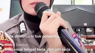 Video Polwan TikTok yang Tak Terima Ditegur saat Live Karaoke, Kini Minta Maaf