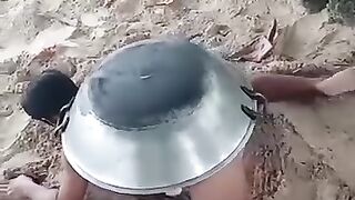 "How sea turtles lay eggs"
