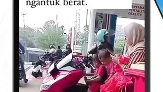 Gregett banget sama emak nya!!????