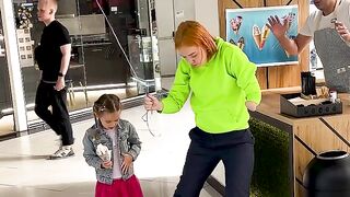 Crafty Panda - Girl Shares Ice Cream After Balloon Mishap ????????❤️ -