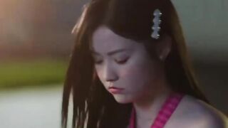 She was drunk but her boyfriend saved her silently ❤️❤️❤️
