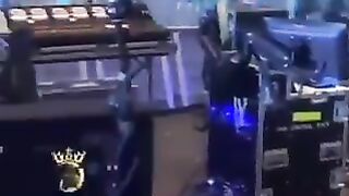 هذا هو الكيان الصهيوني اللقيط  الهروب الجماعي من الصواريخ ????  الايرانية