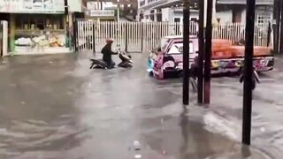 Video Hujan Deras Sebabkan Banjir di Jl. Bintara 9, Warga Keluhkan Titik Rawan Berulang