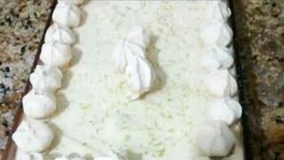 PAVÊ DE LIMÃO COM SUSPIROS