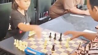 Video Momen Veronica Pecatur Cilik dari Tomohon Kalahkan Bapak-bapak dengan Cepat
