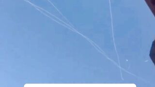 Video Detik-Detik Iran Tembak Rudal Balistik ke Haifa, Kantor Kementrian Dalam Negeri Israel Nyaris Jadi Sasaran