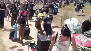!  سبحان الله أراد المحتل تهجير أهل غزة فنشاهد الاسرائيليين يهربون من