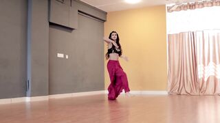 Indian Girl Nainee Saxena Dance 8