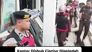 Video Kantor Dishub Cianjur Digeledah Kejari Terkait Dugaan Korupsi Proyek PJU 2023