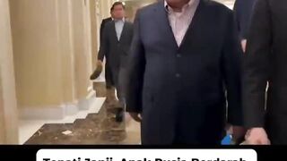 Tepati Janji! Video Anak Rusia Berdarah Indonesia Ini Full Senyum saat Dapat Lego dari Prabowo