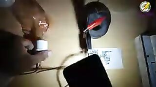 Light ko khud therk kare