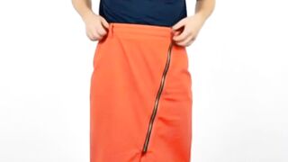 Skirt struggles? ???? Let’s fix that fashion crime! ???????? #StyleFail #SkirtTips #WearItRight