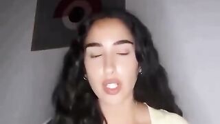 شابة يونانية تخاطب الإسرائيليين: