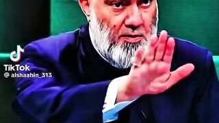 هذا الشيخ  يحجي مالات الله زلمه معدل ما يخاف