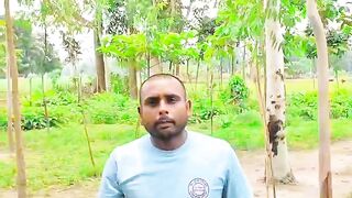 সে ভিডিও বানাতে নিজের ফোনে