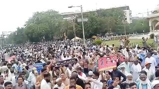 Pakistan k awam ajj bahr Nikal ayi
