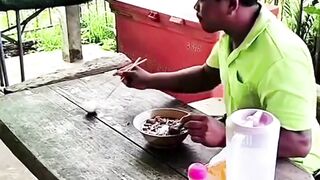 Makanannya Ngajak Perang