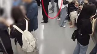 Video Detik-Detik Seorang Pria Membakar Kereta Bawah Yang Ramai Penumpang Tanah Di Korea Selatan