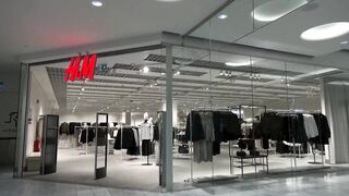 H&M Surpasses Q2 Profit Forecasts Amid Consumer Caution