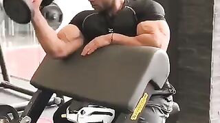 The best bicep workout for bodybuilders.