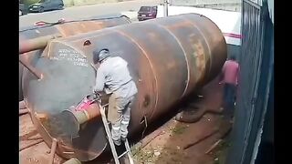 Follow kami untuk menyelami kisah nyata yang menegangkan dan penuh misteri.