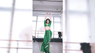 Indian Girl Vinita Hazari Dance 11